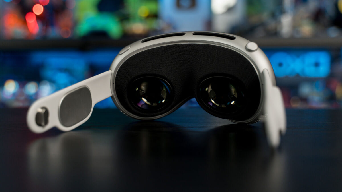 Apple Vision Pro M5 Review (2)