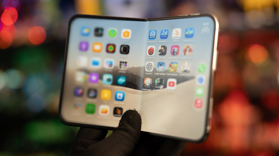 Apple iPhone Duo – Review | Geek Culture